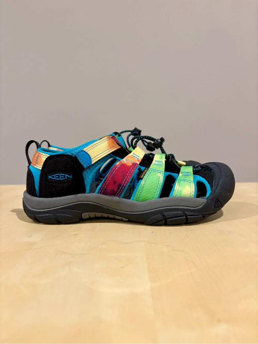KEEN Newport H2 Big Kids Rainbow Tie Die Closed Toe Sandals size 5 - Picture 1 of 9